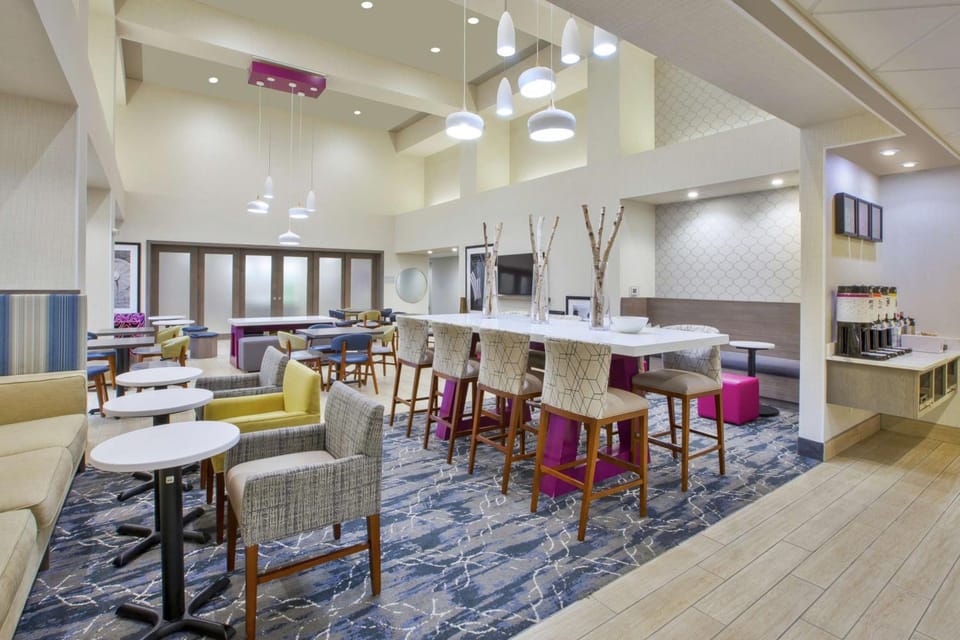 Hampton Inn & Suites Cleveland/Oakwood Village Hotel in Ohio