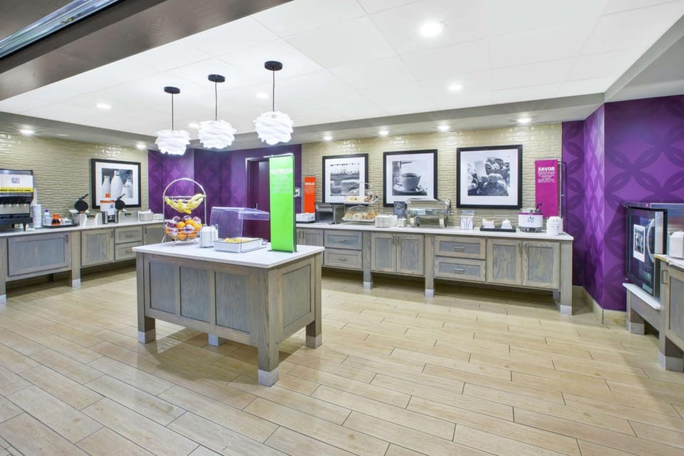 Hampton Inn & Suites Cleveland/Oakwood Village Hotel in Ohio
