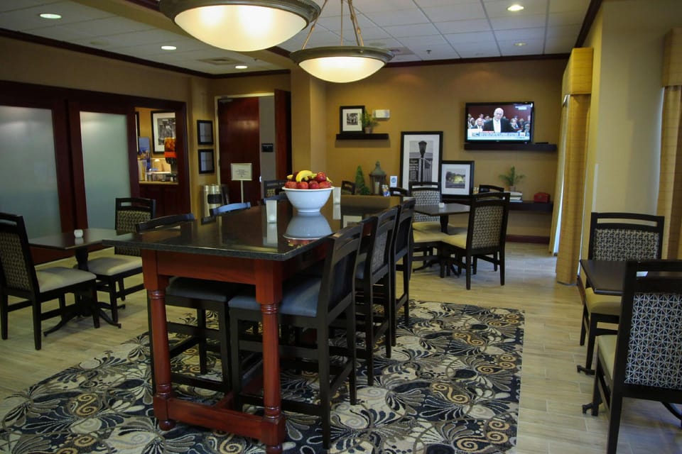 Hampton Inn Clinton Mo Hotel in Ozark Mountains