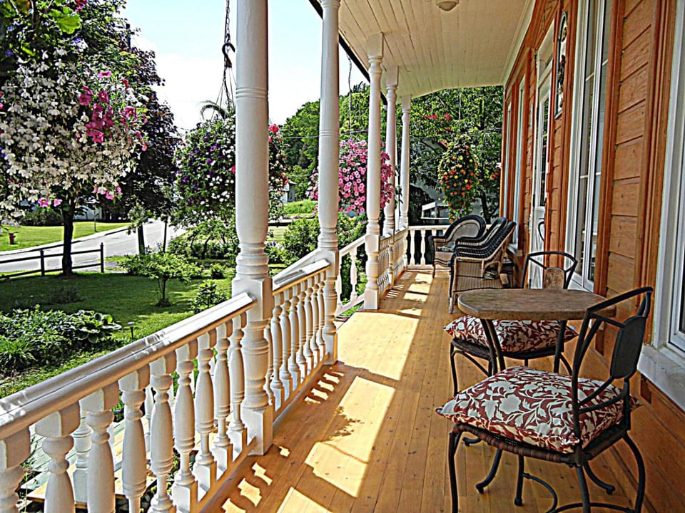 Auberge du Sault-a-la-Puce Inn in Maine