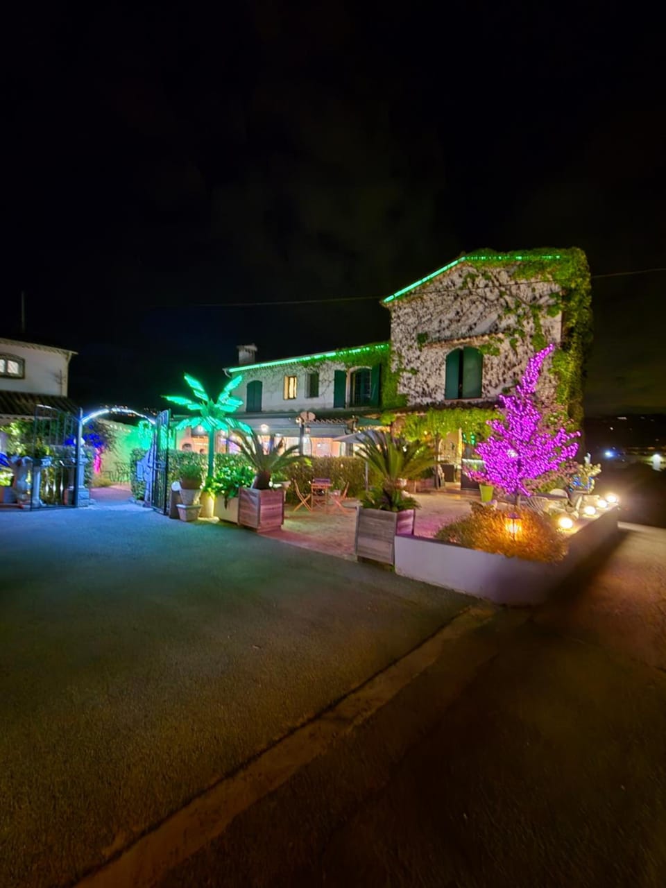 Auberge les Aromes Hotel in Mouans-Sartoux