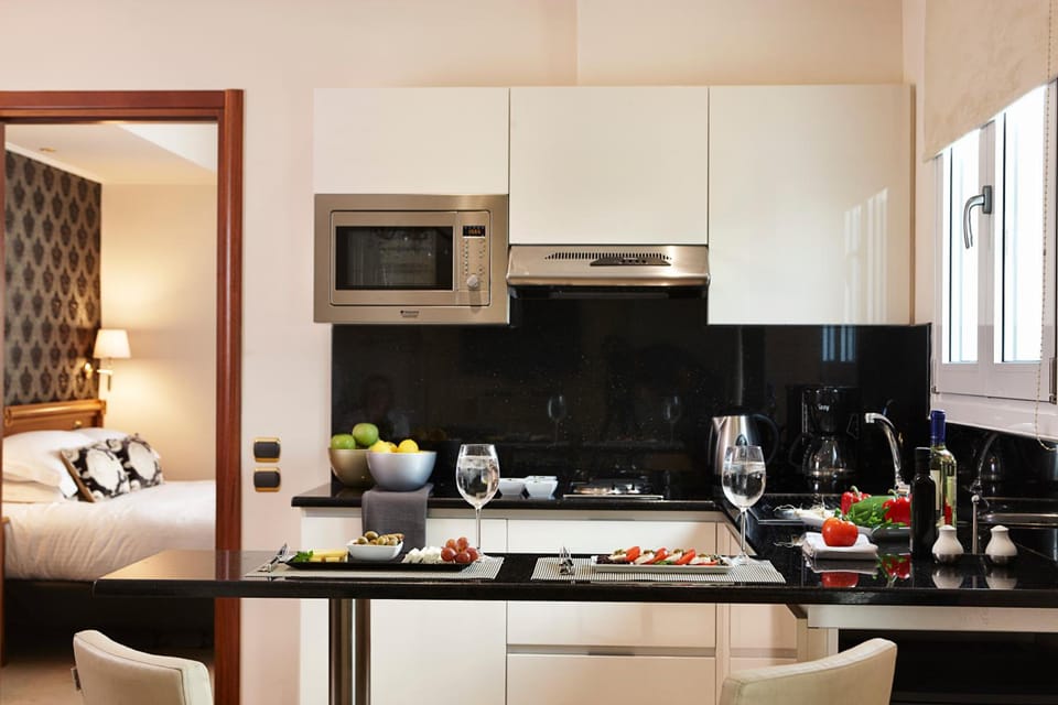 Ava Hotel and Suites Hotel in Plaka