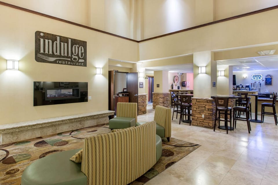 The Oaks Hotel & Suites Hotel in Paso Robles