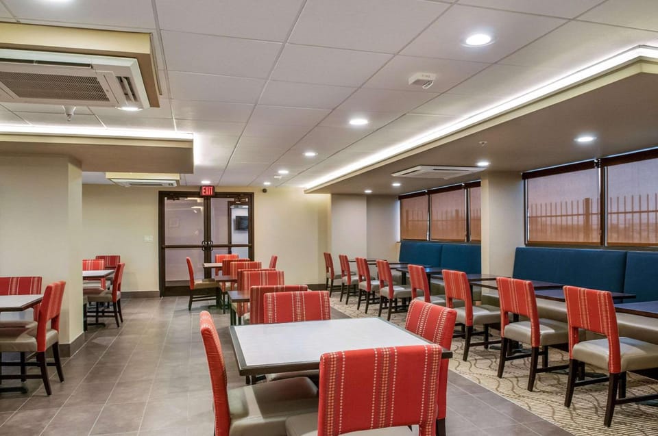 Comfort Inn & Suites At Copeland Tower Hotel in Metairie