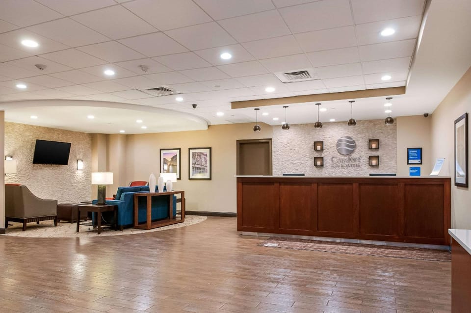 Comfort Inn & Suites At Copeland Tower Hotel in Metairie