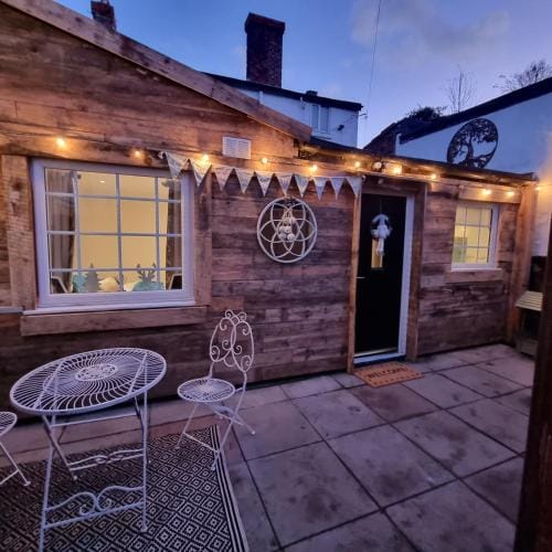 Sea-Quinn Views Hotel in Wallasey