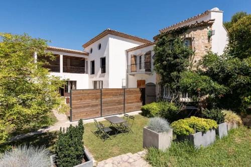Port Miou - Coliving - Mas des Sous Bois Hotel in Aix-en-Provence