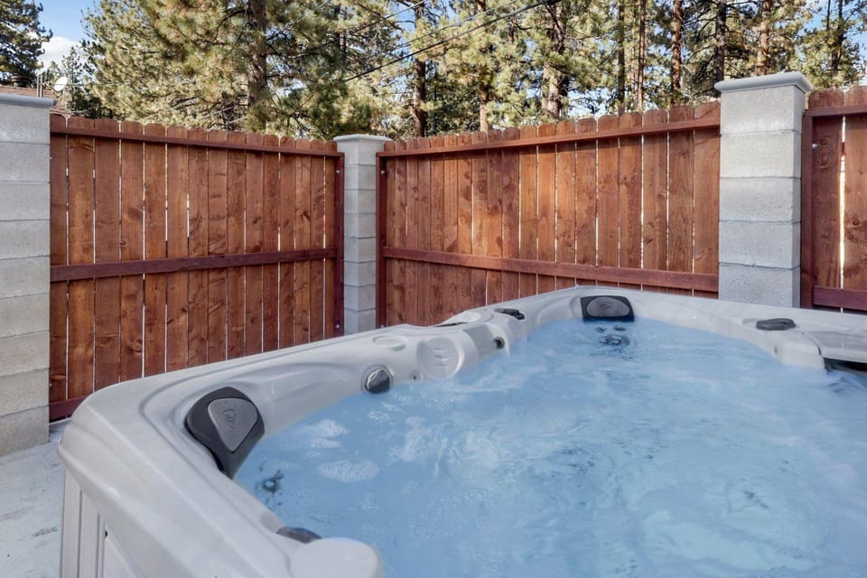 Majestic Sky Retreat #2090 by Big Bear Vacations Hotel in Big Bear