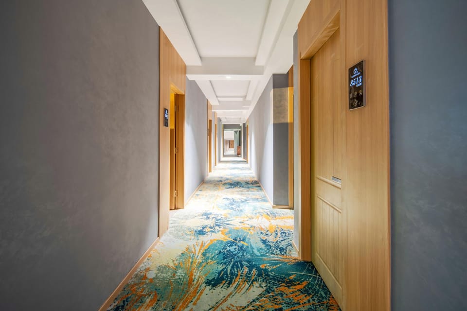 Yuelong Bay Business Hotel (Changzhou Wujin Wuyue Plaza) Hotel in Suzhou
