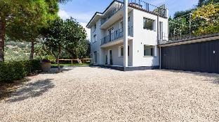 Italianway - Luxury Apartment in Modern Villa 2 Hotel in Imperia