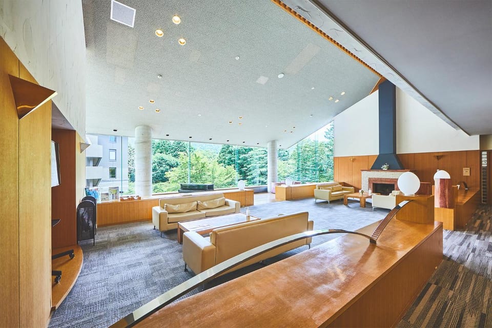 Shared lounge/TV area