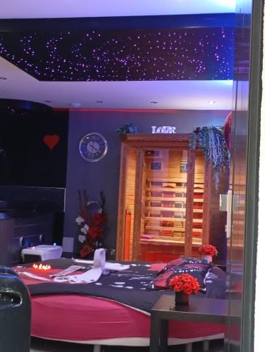 spa privatif Dydy's love saint amand les eaux Hotel in Hauts-de-France