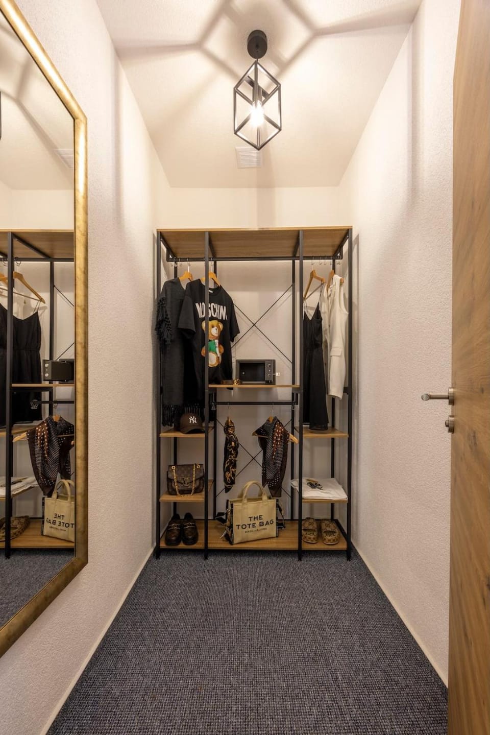 Hotel Residenz Luxury - Outletcity - Parken - Klima - 24h Check-In Hotel in Metzingen