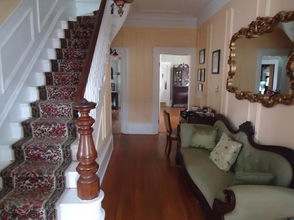 Governor's Mansion Inn Hotel in Miramichi