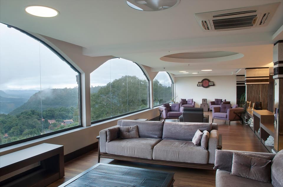 Shared lounge/TV area