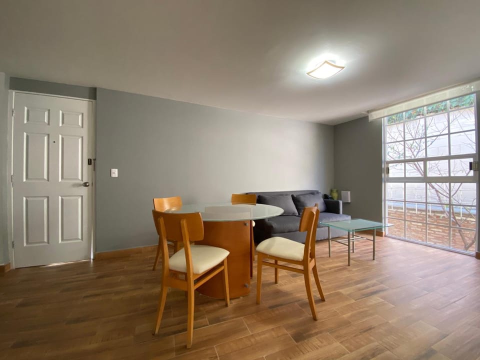 Grupo Kings Suites - Bosques de Duraznos 78 Hotel in Mexico City