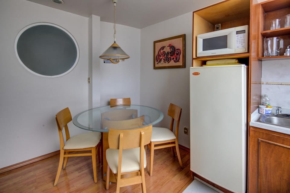 Grupo Kings Suites - Bosques de Duraznos 78 Hotel in Mexico City