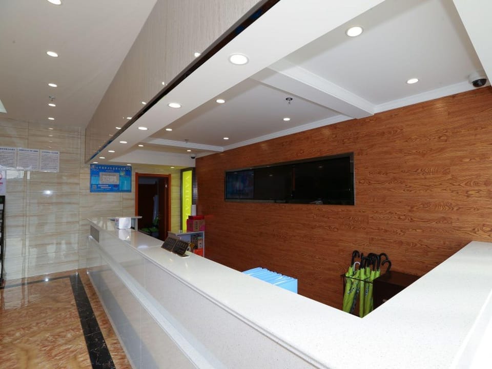 Vatica Shanghai Jinshan Guojishangmaocheng Weihong Road Hotel Hotel in Shanghai