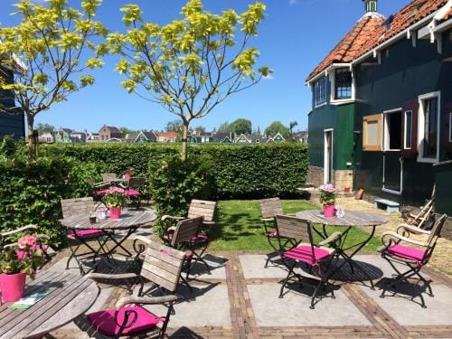 Stay overnight at Windmill Village Zaanse Schans - Amsterdam Hotel in Zaandam