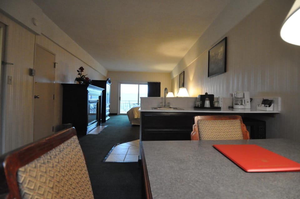 Hillside Inn Hotel in Indiana
