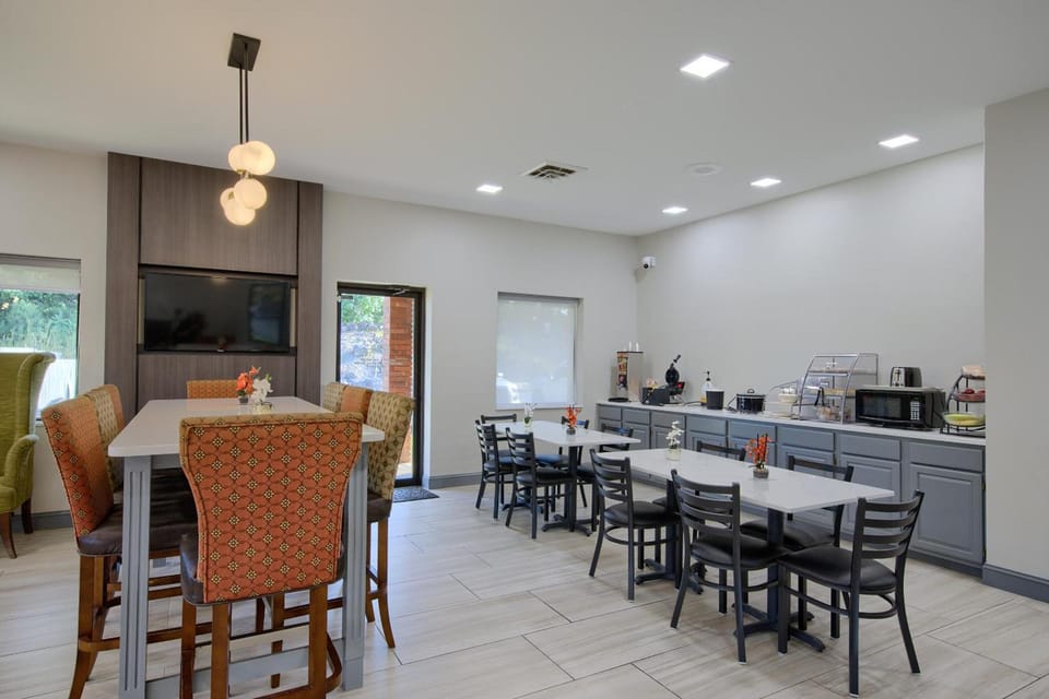 Hot Springs Village Inn Hotel in Garland County