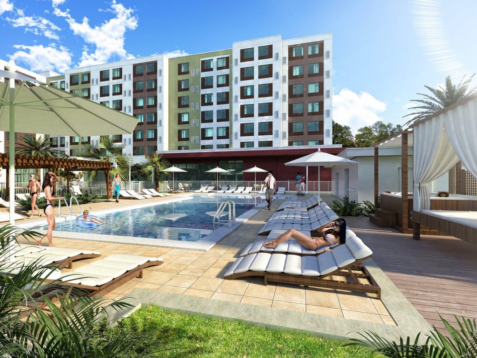Swimming pool [outdoor]