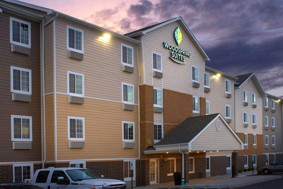 WoodSpring Suites Chicago Romeoville Hotel in Bolingbrook