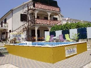 Apartments Fidelis Hotel in Okrug Gornji