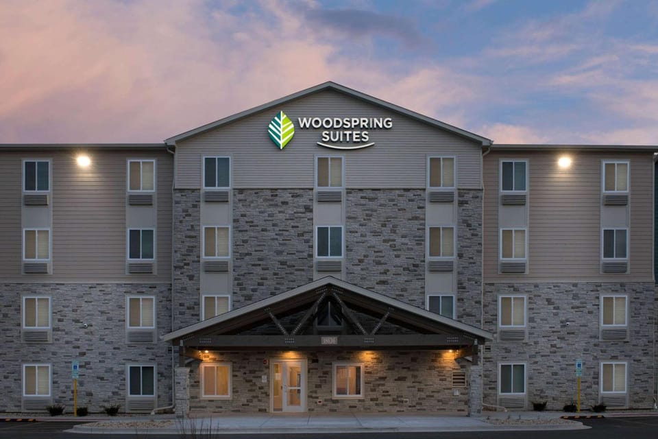 WoodSpring Suites Chicago Tinley Park Hotel in Tinley Park