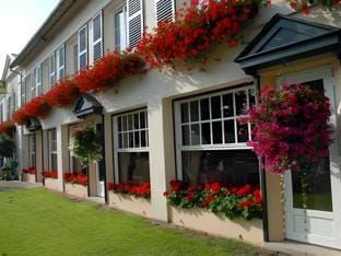 Hostellerie de Pavillon Saint-Hubert Hotel in Île-de-France