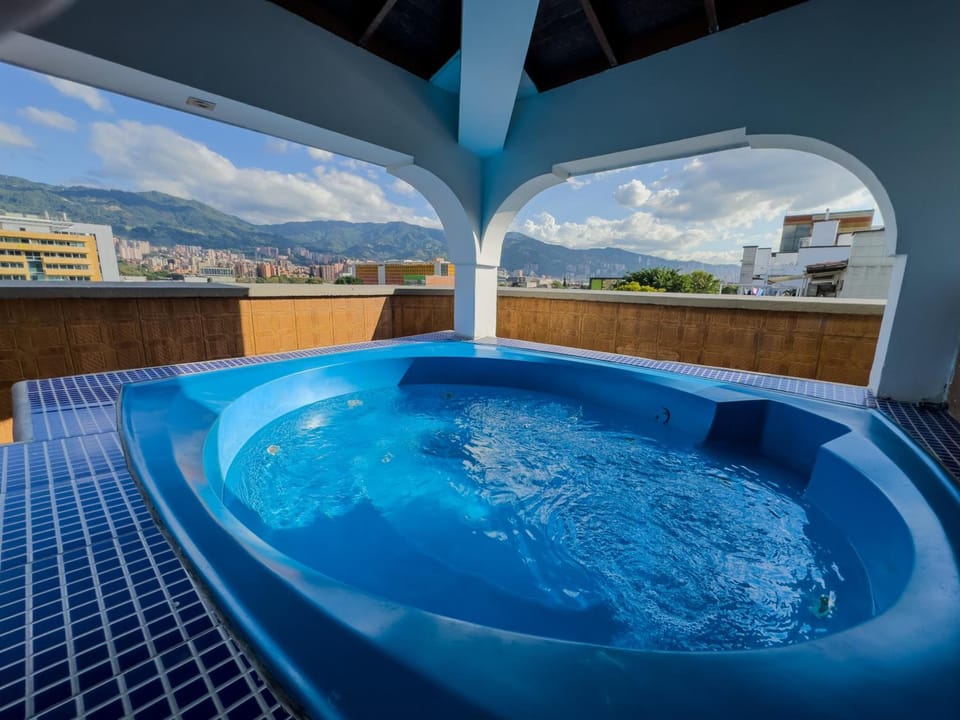 Hotel Alcaravan Medellin Hotel in Itagüí