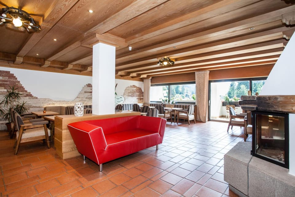 Hotel Am Wolfgrubenersee Hotel in Trentino-South Tyrol
