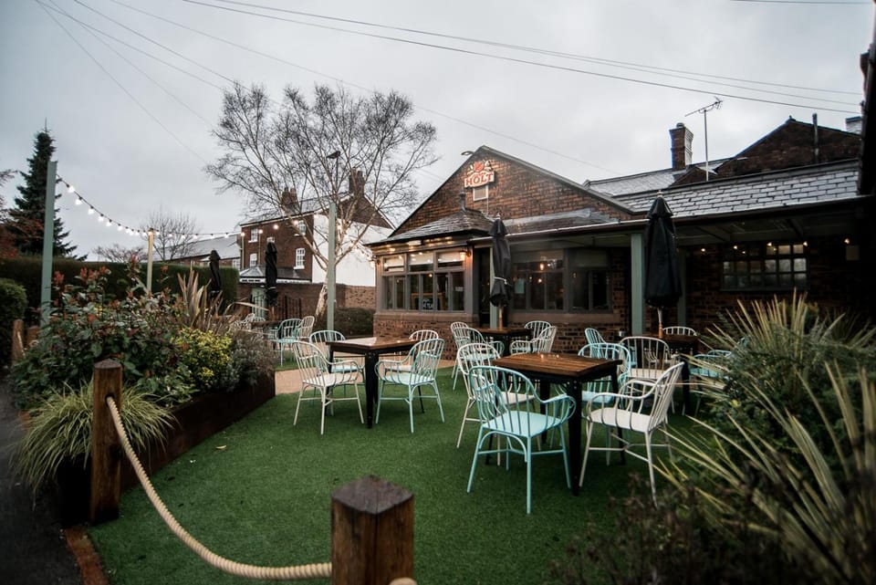 Cat & Lion Country Pub and Hotel Hotel in Warrington