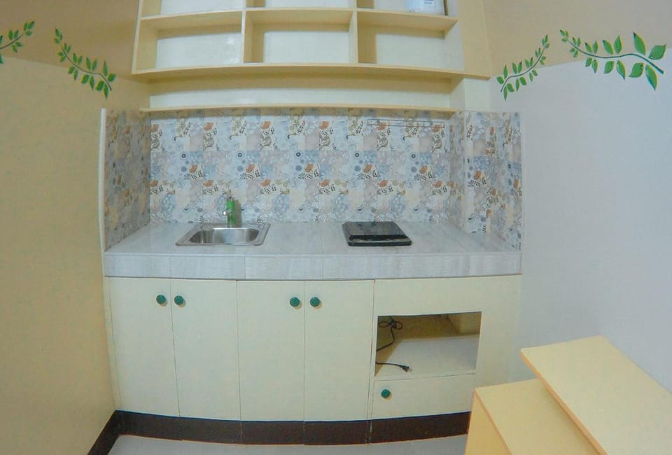 RedDoorz @ Isabelle Tourist Hotel Hinatuan Hotel in Caraga