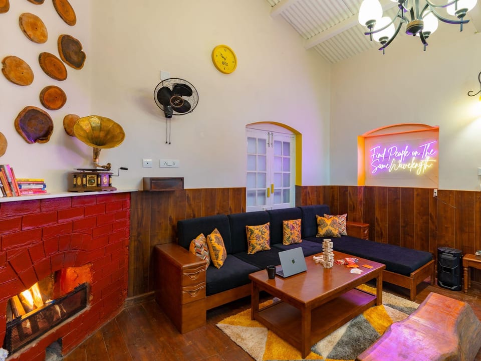 Shared lounge/TV area