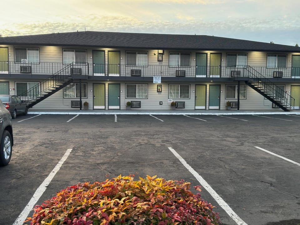 Royal Inn Eugene- Airport Hotel in Eugene