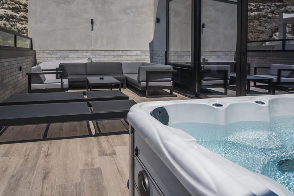Hot tub