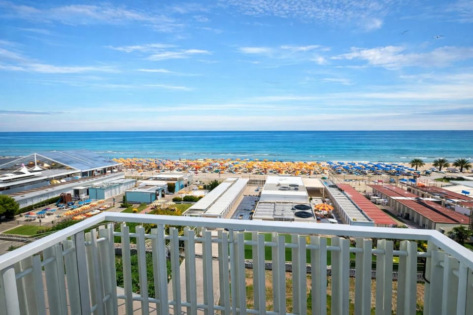 Hotel Centrale FRONTE MARE Hotel in Milano Marittima