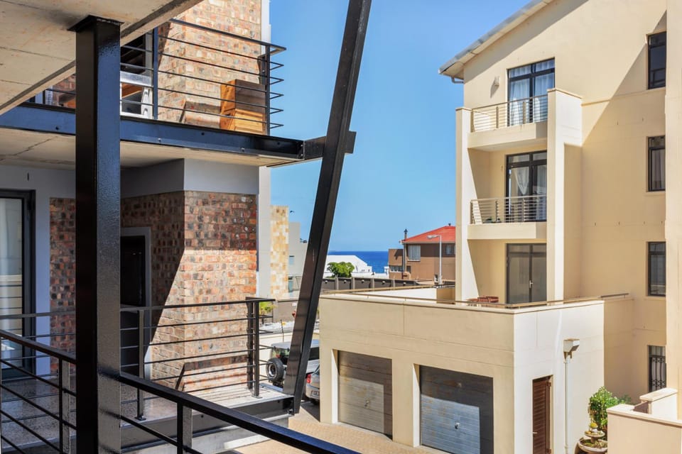 Manhattan On Coral Apartments Hotel in Cape Town