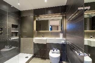 Elegant 2 Bed Flat in Chiswick Hotel in Brentford
