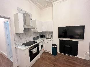 Cozy 1 Bed Flat in Chiswick Hotel in Brentford