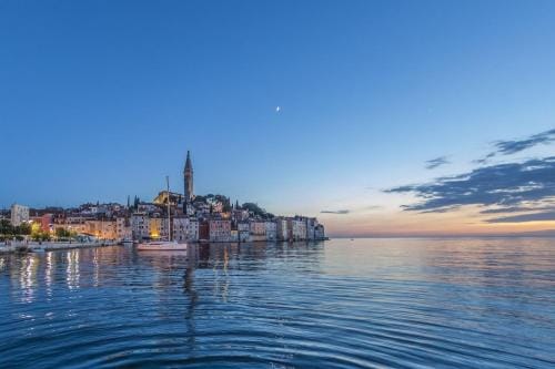 Room in Rovinj with sea view, balcony, air conditioning, W-LAN 81-4 Hotel in Rovinj