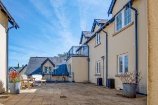 Minarvon - 2 Bedroom Apartment - Saundersfoot Hotel in Saundersfoot