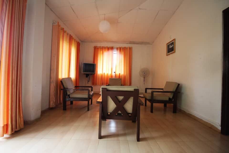 Honey Wood Hotel in Maharashtra