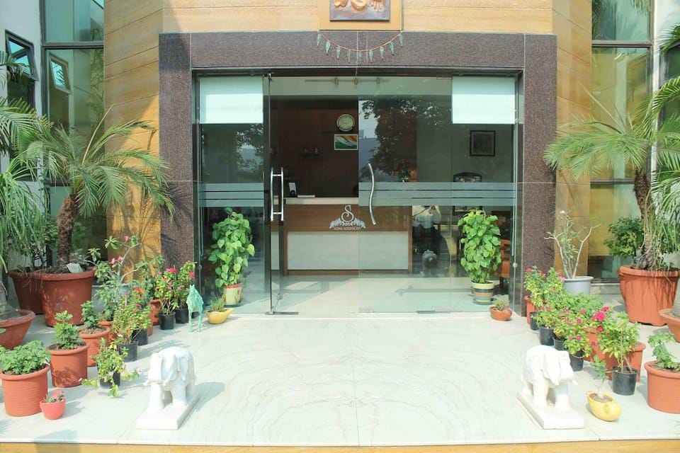 Sona South City Hotel in Gurugram