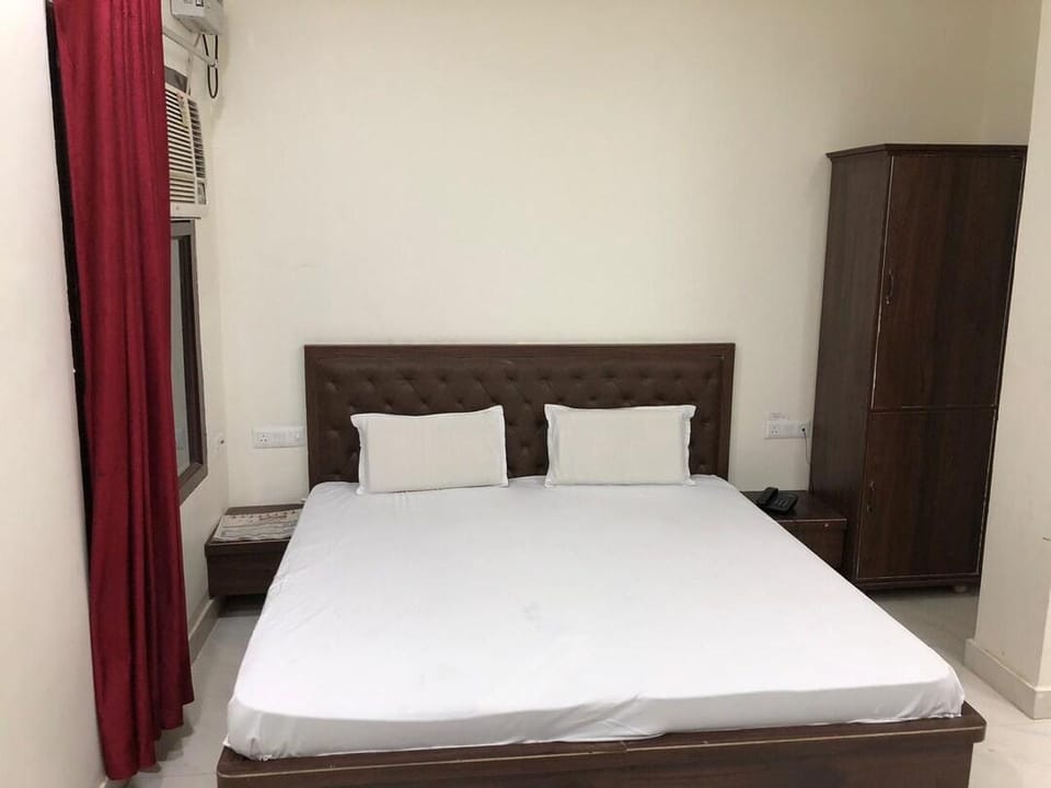 Hotel Rise Hotel in Uttar Pradesh