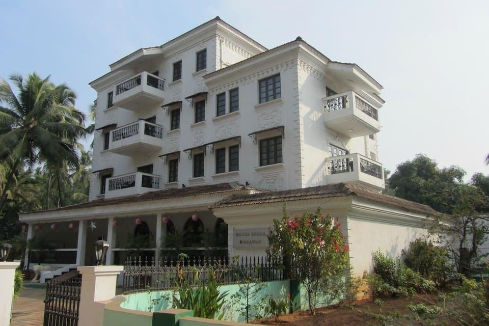 Silver Sands Hideaway Resort Hotel in Candolim