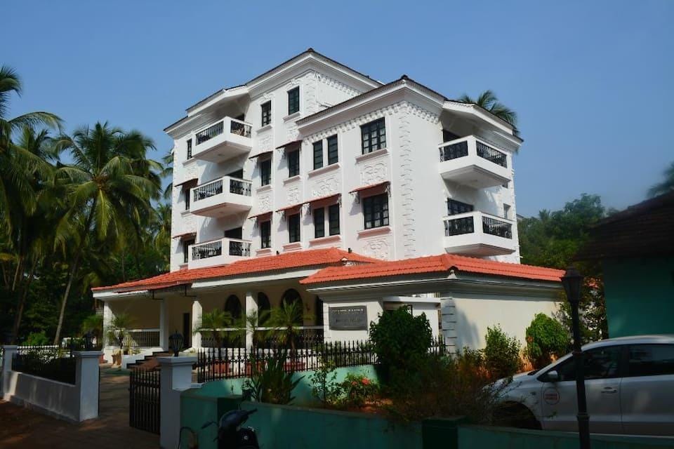 Silver Sands Hideaway Resort Hotel in Candolim