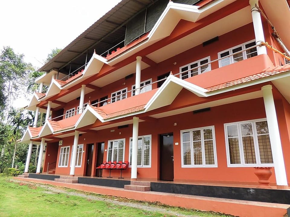 Sunbird Garden Resort Hotel in Kerala