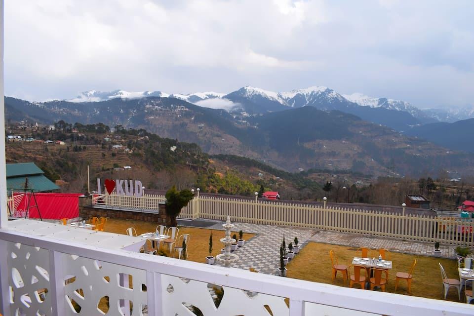 Levelup Heritage Patnitop Hotel in India